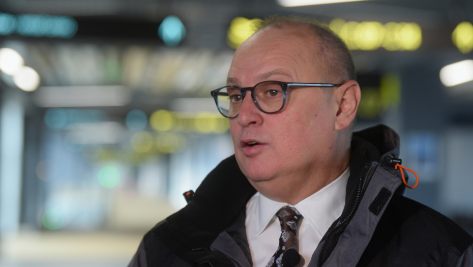 ĐACI U NOVOM PAZARU KONAČNO BEZBEDNI! Goran Vesić: Postavljena ograda na ''Stazi smrti'' u novopazarskom naselju Lukare