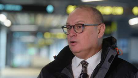 ĐACI U NOVOM PAZARU KONAČNO BEZBEDNI! Goran Vesić: Postavljena ograda na ''Stazi smrti'' u novopazarskom naselju Lukare