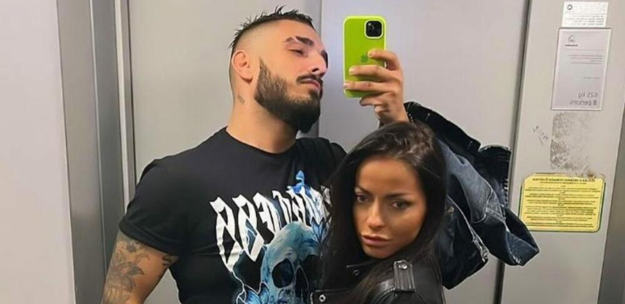 INTIMNE FOTOGRAFIJE UGLEDALE SVETLOST DANA Darkova devojka objavila fotografije iz kreveta, par pozirao bez odeće i šokirao javnost (FOTO)