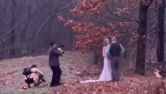 "UMESTO FOTOGRAFIJA SA SVADBE, BIRAM MU ODEĆU ZA SAHRANU": Pevač preminuo nekoliko sati nakon venčanja, sve je iznenadila njegova smrt