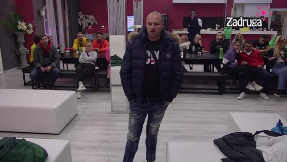 NISAM PLAĆAO ALIMENTACIJU SINU JER SAM BIO U ZATVORU Bojan Simić progovorio o novcu, pa se obrušio na bivšu ženu: Ivana je ljubomorna kao pseto!