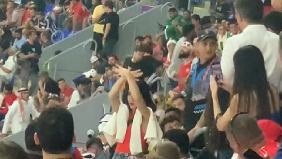EVO KO JE DEVOJKA KOJA JE RAZBESNELA SRBIJU  Pokazivala je dvoglavog orla, a poznato i zbog čega je to uradila (VIDEO)