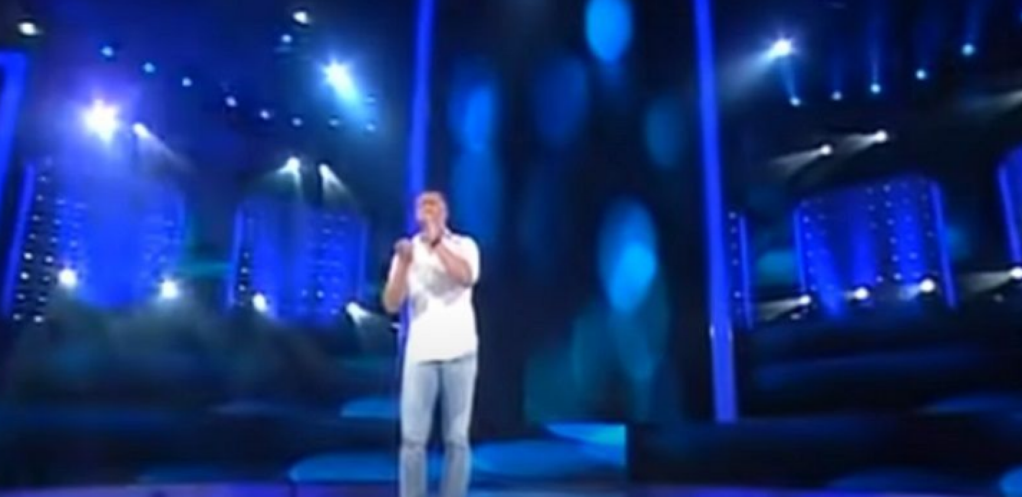 NADMAŠO ORIGINAL Danas je popularni pevač, a njegov nastup sa takmičenja "Zvezda Granda" ima preko 70 miliona pregleda, EVO O KOME JE REČ!