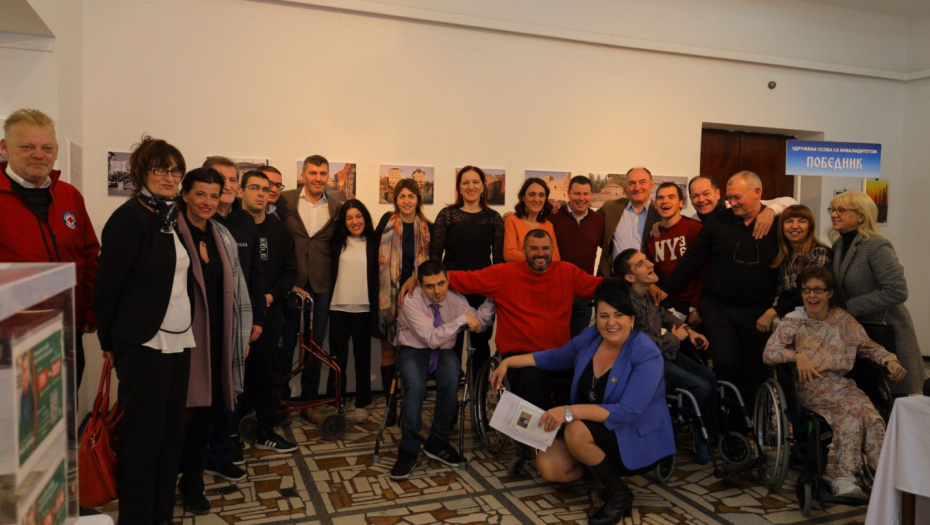 Bivši ministar prisustvovao otvaranju humanitarne izložbe u Zemunu