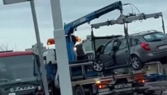 NOVI DETALJI NESREĆE NA MAGISTRALI SMRTI U sudaru automobila i autobusa povređeno devet osoba, među njima i trudnica