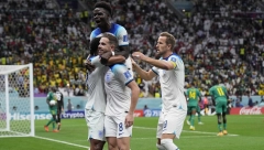 PRŠTAĆE NA SVE STRANE U ČETVRTFINALU Engleska dečurlija se igrala sa Senegalom i zakazala okršaj sa Francuzima u borbi za polufinale (VIDEO)