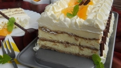 NJENO VISOČANSTVO KRALJICA UKUSA Bogata torta sa lešnikom i orahom, vrhunska slast