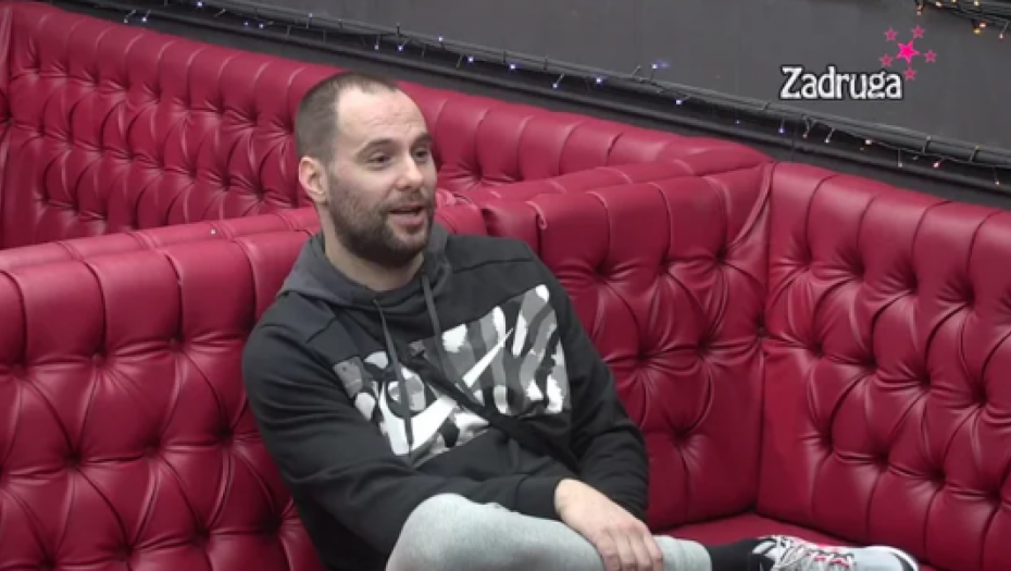 EVO KAKO IZGLEDA NEVENČANA ŽENA ZVEZDANA SLAVNIĆA: On juri Aleksandru, prvi put je vidimo, AU, ŠTA JE OVO?! (FOTO)