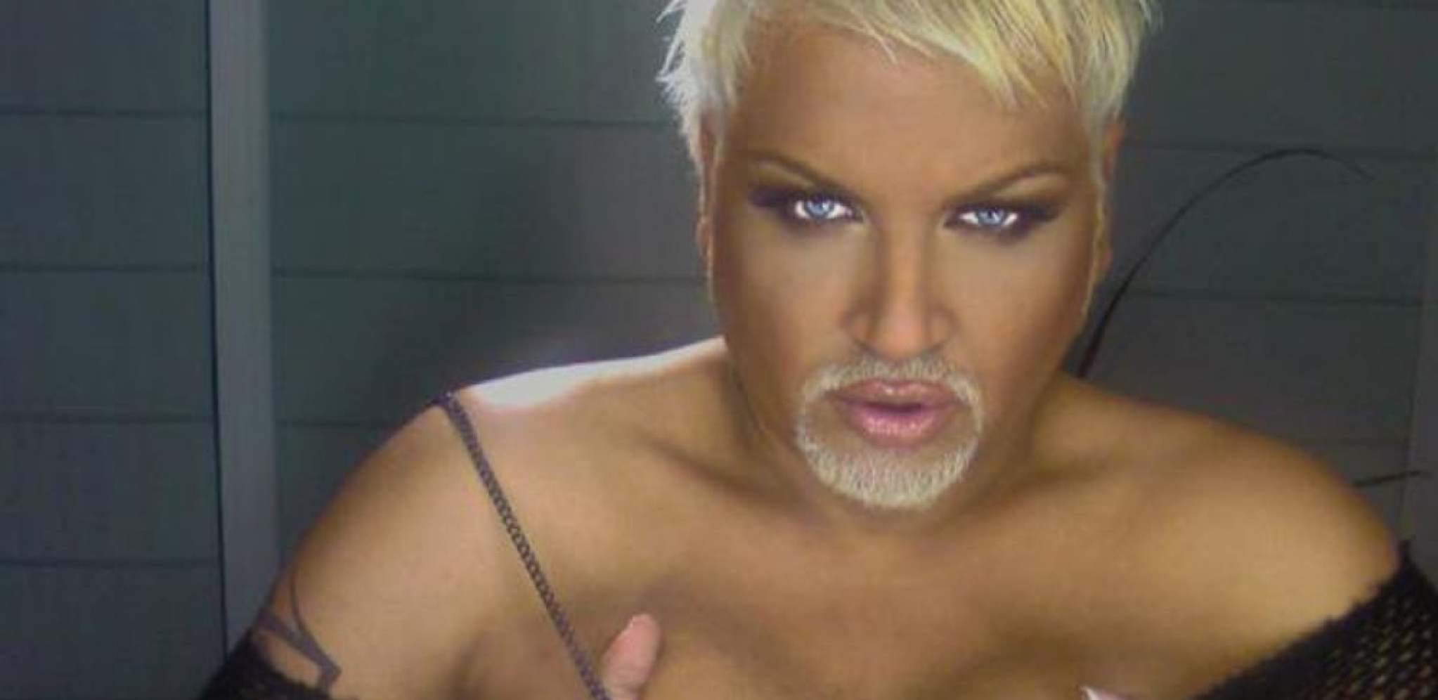 ŠOK TRANSFORMACIJA! Pevač potpuno promenio imidž, pogledajte kako danas izgleda (FOTO)