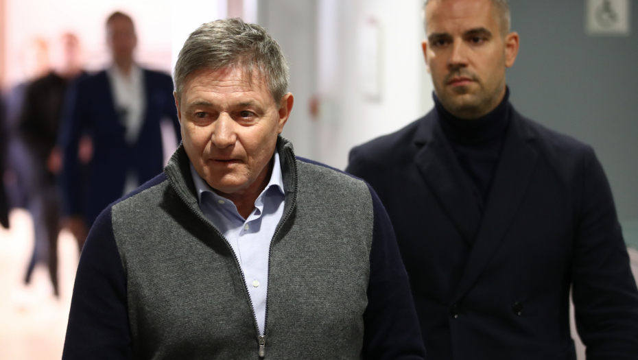 ODLUKA JE SVE BLIŽE Evo kad Piksi seče