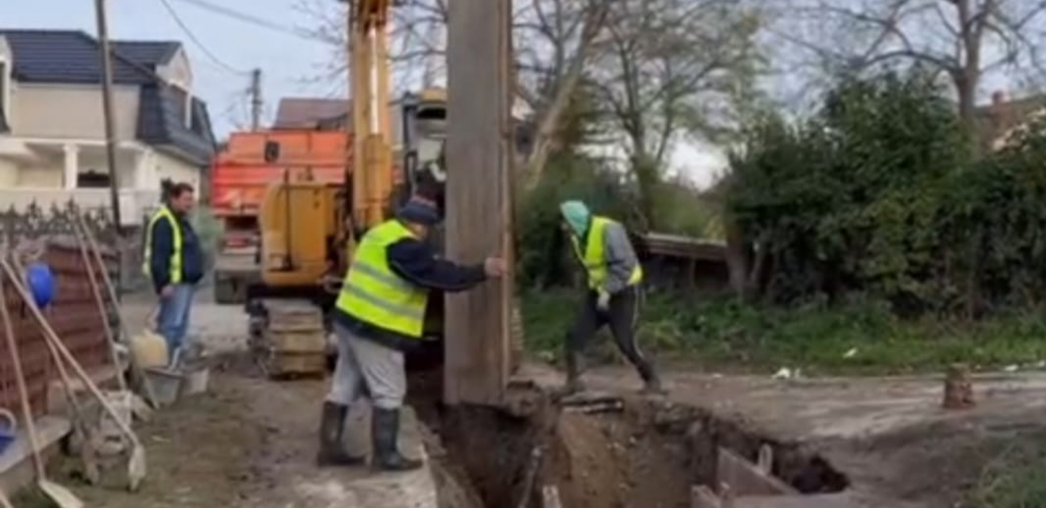 POSLE DUGOG ČEKANJA Počeli radovi na kanalizaciji u Kumodražu