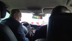 PUTIN PREŠAO KRIMSKI MOST Ruski lider za volanom krenuo u inspekciju (VIDEO)