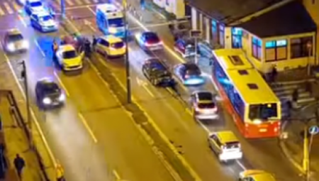 POVREĐENA DEVOJČICA (12) Teška nesreća u Beogradu, potpuno smrskan prednji deo automobila (VIDEO)