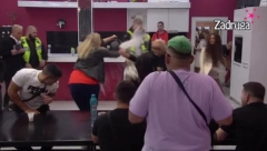 PONOVO POLIVANJE U ZADRUZI Brutalan rat Jelene Golubović i Zorice Marković: Mrtvu ti babu j*bem (VIDEO)