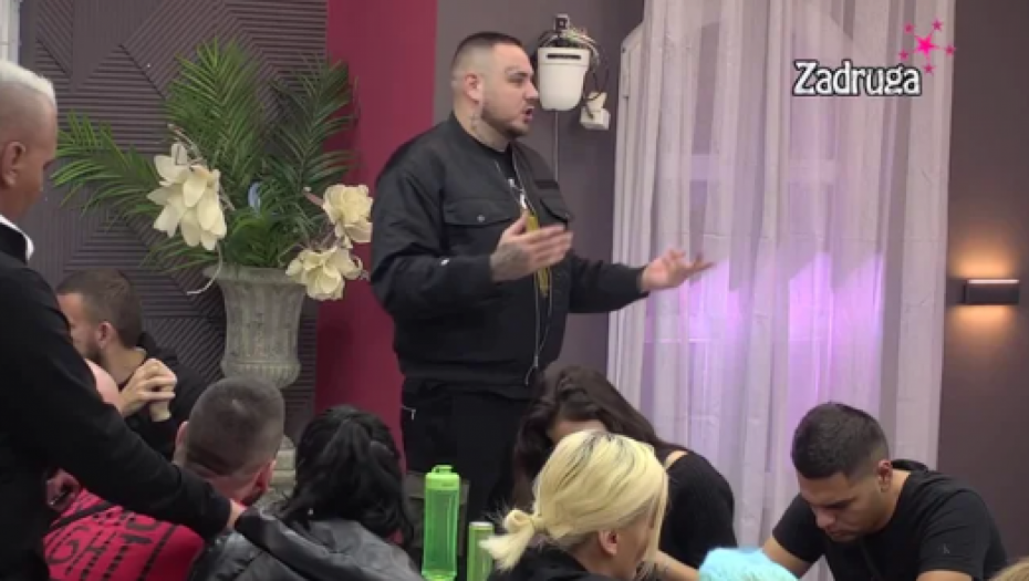 SMEŠKALA MI SE U PROLAZU DOK SAM BIO SA MENSUROM U RATU Car nikad brutalniji prema Milici, sasuo joj sve u lice: Ima crtu mojih bivših