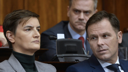 "DA VIDIM ODAKLE DA POČNEM" Premijerka Brnabić razmontirala opoziciju u Skupštini!