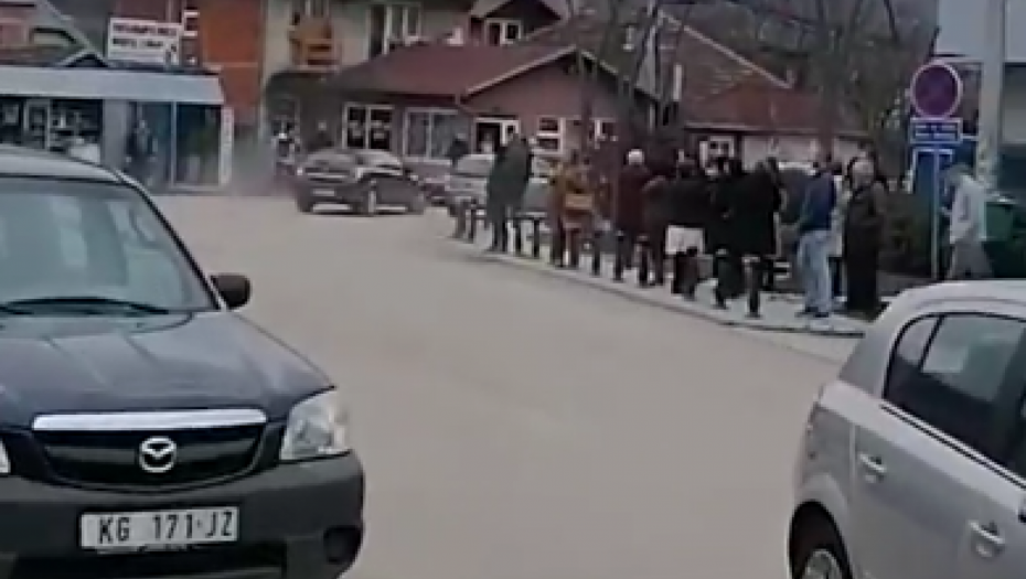 "NISU NAS PROTERALI TURCI, NEĆE NI ONI" Protestna šetnja u Zubinom Potoku (FOTO)