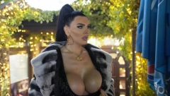 ŠOK NEVIĐENIH RAZMERA Švajcarci proglasili Elektru Elit NAJPOPULARNIJOM PROSTITUTKOM Završila na naslovnim novinama i napravila HAOS