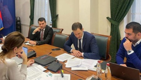 SINIŠA MALI U RAZGOVORU SA STRANIM INVESTITORIMA Ministar iskoristio pauzu skupštinskog zasedanja (FOTO)