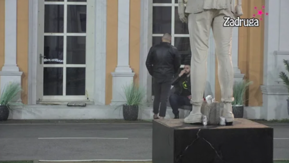 ON STVARNO NEMA SREĆE Filip Car prebledeo kada je video Bilala u kolicima: Našao je najvećeg monstruma da mu bude devojka