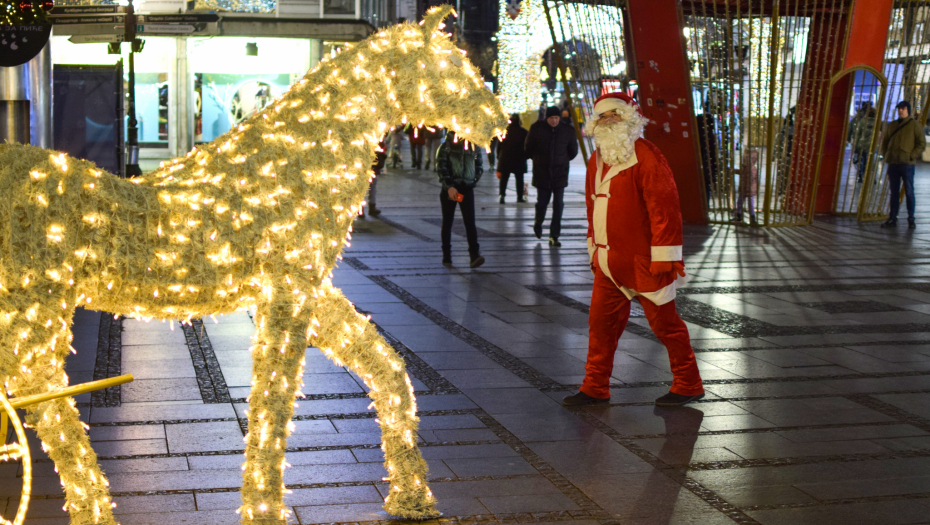 NEKO NA DVORU, NEKO U MENZI Kako se nekad slavila Nova godina
