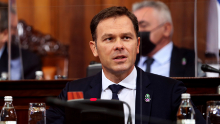 SINIŠA MALI POSTAVIO NIKEZIĆA NA MESTO Izneo podatke koji jasno pokazuju stanje stvari