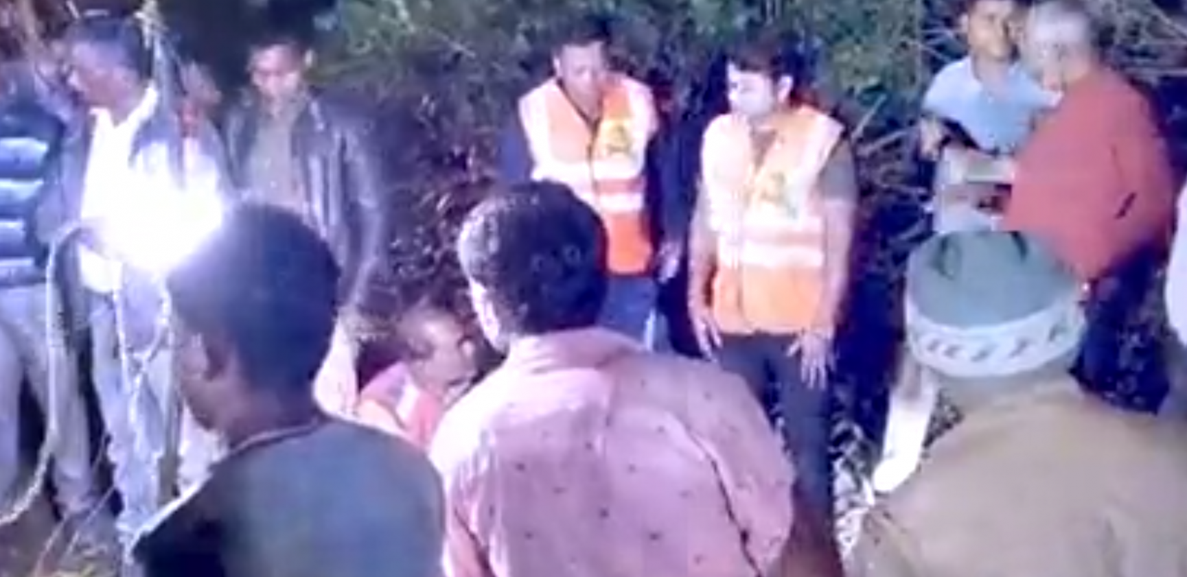 ZAGLAVLJENO DETE (8) U DUBOKOM BUNARU Situacija napeta u Indiji! Akcija spasavanja u toku (VIDEO)