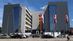 OPORAVLJA SE MLADIĆ KOJI JE IZBODEN NOŽEM U LESKOVCU Diše bez aparata, ali je i dalje na intenzivnoj nezi