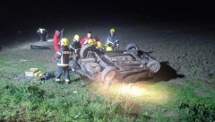 HOROR SCENA KOD NOVOG SADA Automobil sleteo s puta, tumbao se i završio na krovu, očevici u šoku!