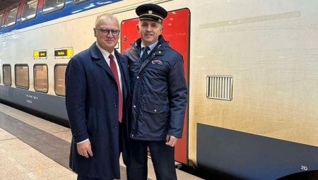 VESIĆ BEZ NAJAVE SVRATIO NA ŽELEZNIČKU STANICU U BEOGRADU: Ispratio brzi voz Soko koji je u deset krenuo za Novi Sad