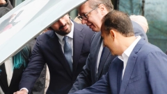 PREDSEDNIK ODUŠEVLJEN Nema motora, već je bazenče za decu