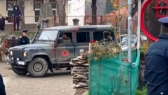 I ALBANSKA VOJSKA U VELIKOJ HOČI Neviđena demonstracija sile nad golorukim narodom srpskog sela (VIDEO)