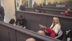 PECA NIJE VIDEO ŽENSKO Anđela se ne smiruje, oplela po Laziću zadrugarima, oni stali na njenu stranu