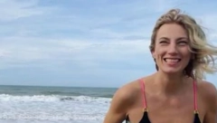 PEVAČICA NAPUSTILA SRBIJU, DRUŠTVO JOJ PRAVI ON Zajedno obilaze Atinu, ljubav isijava iz svake fotografije