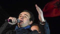 KURTIJEVI EKSTEMISTI RAZBIJALI IMOVINU SRBA! Petković: Ne daju narodu čak ni Svetog NIkolu da proslavi na miru