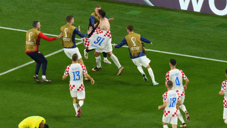 PREŠLI SVAKU GRANICU Hrvatski list na naslovnici objavio: ŽIVELA NDH - uporedili reprezentaciju sa fašističkom tvorevinom (FOTO)