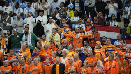 IZ KATARA STIŽU NAVIJAČI ZARAŽENI "KAMILJIM" GRIPOM Za ovu bolest ne postoji lek, a može da bude smrtonosna, evo kako se prenosi