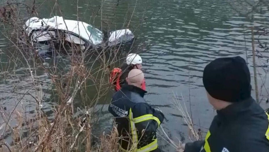 STRAVIČNA NESREĆA U KOTEŽU Džipom sleteo u kanal i udavio se!