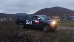 VOZILA KFOR KOD BARIKADA RUDARE Srbi ne daju da Dejana Pantića prebace u Prištinu (FOTO)