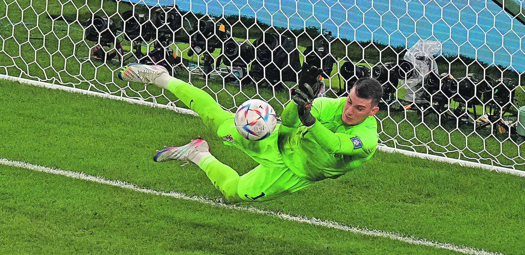 U CENTRU PAŽNJE ZBOG DOBRIH ODBRANA Bavarci započeli pregovore sa Livakovićem