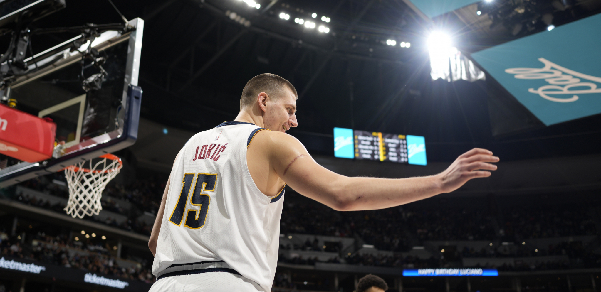 ON NEĆE STATI Jokić ostvario novi tripl-dabl, oborio rekord Denvera i dobio svog Robina (VIDEO)