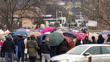 "SRBI SU NA BARIKADAMA JER NIKO NIJE HTEO DA IH ČUJE" Petković: Prljava Kurtijeva propaganda