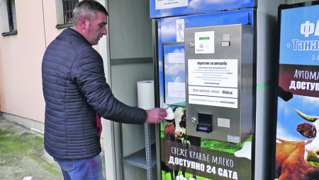 JEDNIM KLIKOM od štale do trpeze: Prvi mlekomat postavljen u centru Čačka