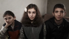 PORODICA RAŠKOVIĆ RASPLAKALA SRBIJU Žive u kući od blata, sa krovom koji se jedva drži, a žele samo jedno