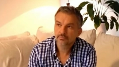 PRETUKLA GA JE ŽENA, A ONDA JE NESTAO IZ JAVNOSTI Pevač je doživeo strašno porodično nasilje, evo kako danas izgleda