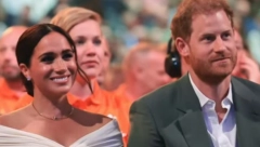 MEGAN MARKL PROSLAVILA 42. ROĐENDAN Pojavila se ruku pod ruku sa Harijem, demantovali glasine o razvodu