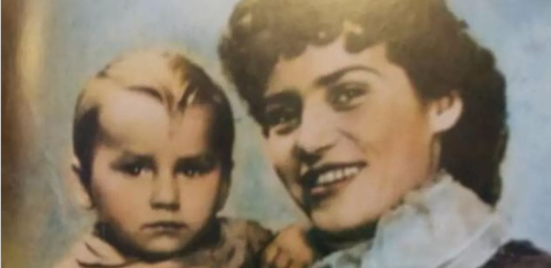 DA LI JE PREPOZNAJETE? Isplivala fotografija poznate pevačice kada je bila beba, usijale se mreže (FOTO)