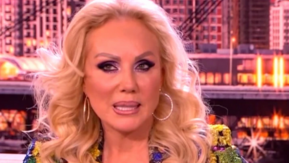 BRENA DELILA SOBU SA BRATOM I SESTROM Danas ima milione i vile širom sveta, ali ne zaboravlja Brčko i topli porodični dom