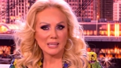 BEZ DLAKE NA JEZIKU Lepa Brena brutalno odgovorila hejterima: Naslikane zlatne cice na haljini su problem!?