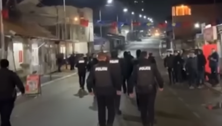 KURTI SPREMA UDAR NA SEVER KIM Stavio "vojsku" u stanje borbene gotovosti, spremno 1.500 specijalaca